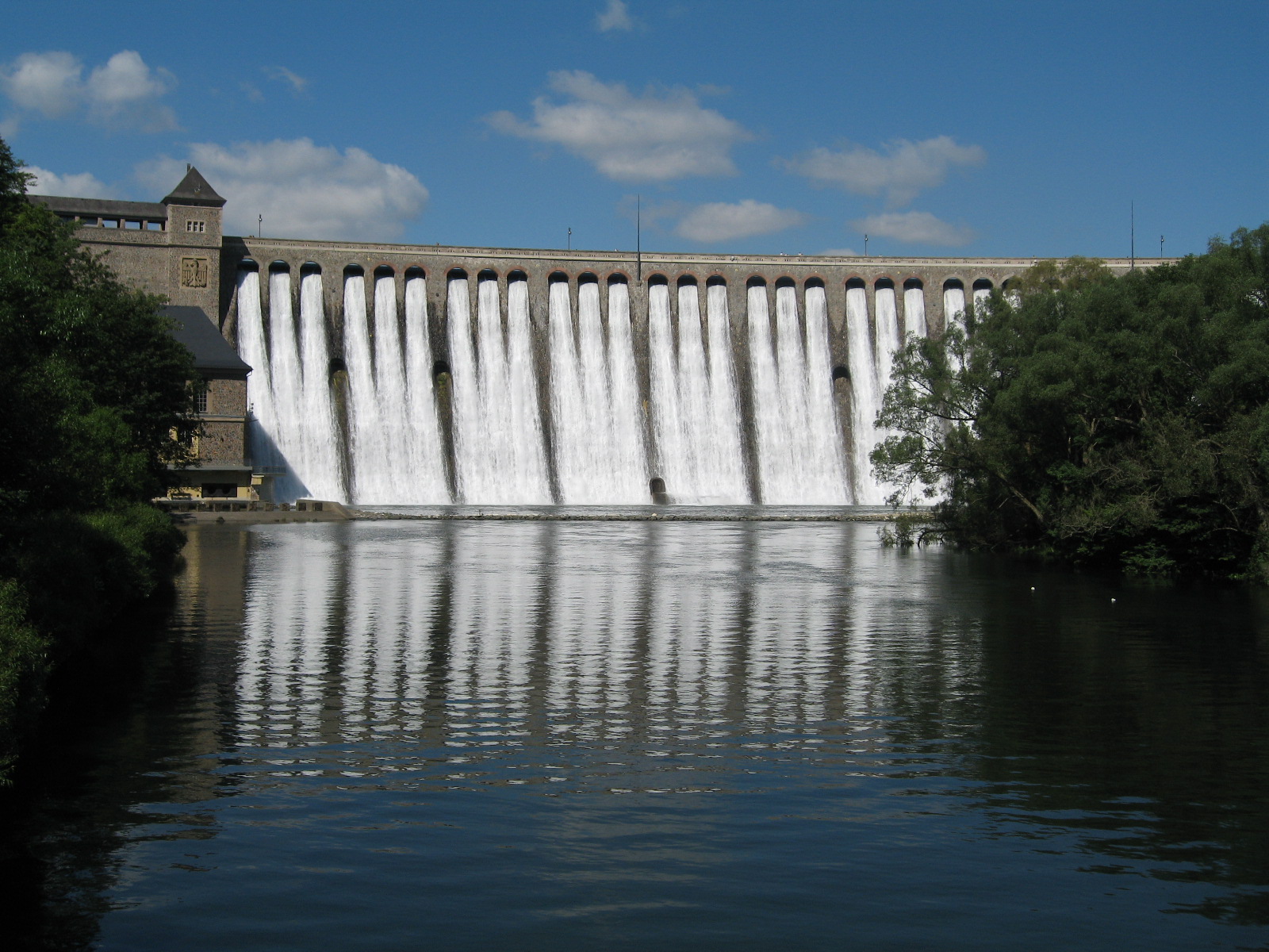 Sperrmauerüberlauf am Edersee